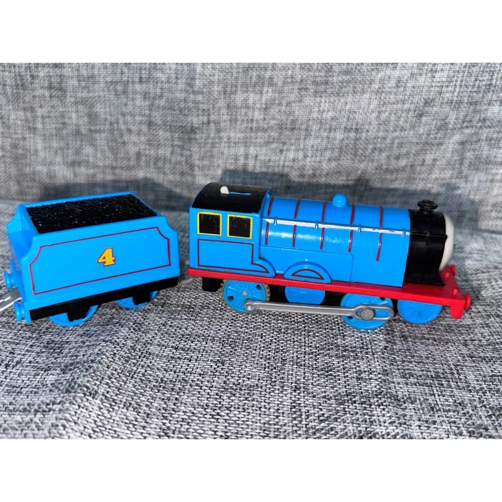 Thomas & Friends TrackMaster Gordon Motorized Engine with Coal Tender No 4 Blue